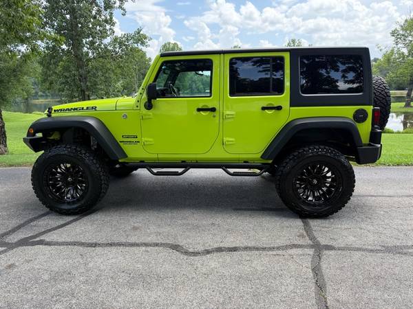 2017 Jeep Wrangler Sport 4WD - $21,900 (Forsyth, MO)63613550833923123