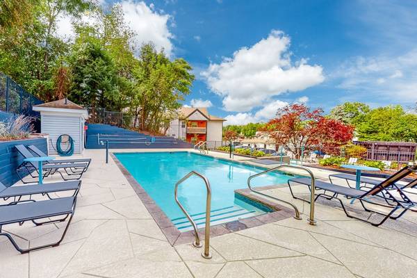 $1,615 / 2br - 1050ft2 - Wi-Fi gratuito en áreas comunes, parque para perros, 2 habitaciones (916 Beaver Grade Road, Pittsburgh, PA)64013204705281121
