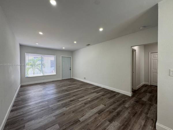 $1,900 / 1br - Fully renovated 1Bed/1Bath just two blocks from the Beach (Miami Beach)64002015790467121