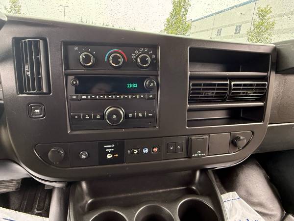2020 Chevrolet Express 2500 - Photo 12