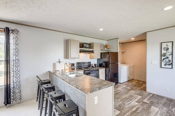 3 Bed, 2 Bath Unit in Kempner, TX - Available 05/05/2025 - $1400/Mo 1