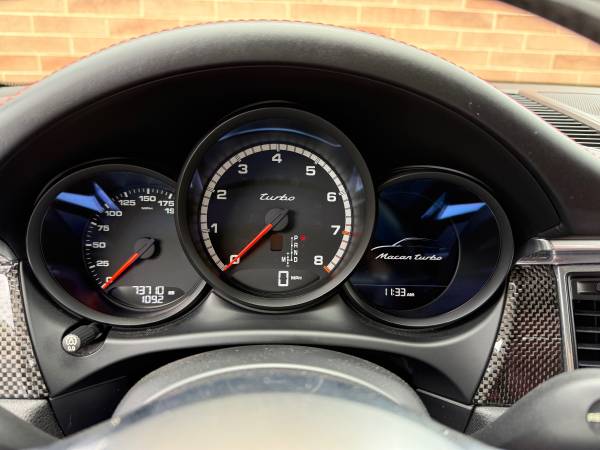 2017 Porsche Macan Turbo Sport en condición impecable - $31,999 (Palatine)63493846312195121