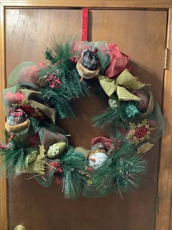 Christmas stuff small lot of decorations . Everything in the pictures $50 1