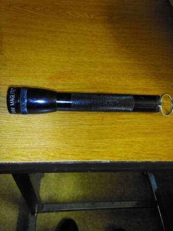 2  maglight  flashlights 1