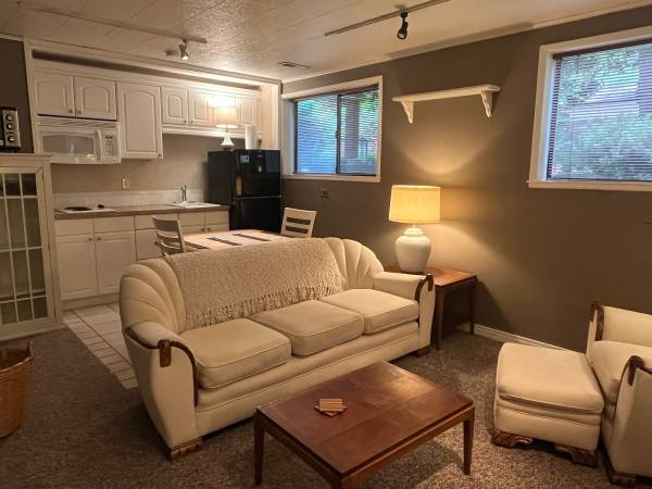 $1,600 / 1br - Furnished 1 Bedroom, 1 Bath Private Apartment in Lynnwood $1600 (Lynnwood)63891324981633122