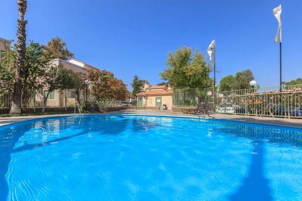 $1,979 / 1br - 704ft2 - 1 Bed, Children's Play Area, Stackable Washer and Dryer (27303 N. Sara St., Los Angeles, CA)63840113981441121