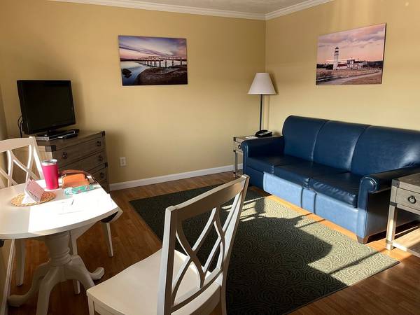 $1,199 / 1br - 770ft2 - Last Minute Beautiful Weather Forecast Captains Quarters Falmouth (Falmouth)63828337963779124