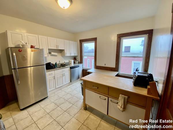 $3,650 / 3br - Cozy 3 bed in Jamaica Plain w/ 2 parking spots available!! (Jamaica Plain)63802072743811121