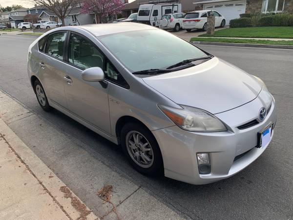 2011 PRIUS EN BUEN ESTADO 142K MILLAS TÍTULO LIMPIO - $6,200 (santa cruz)63617844405121122