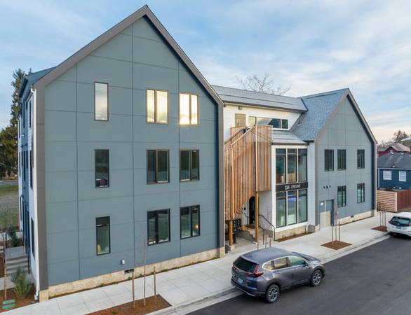 $700 / 1br - ¡GRATIS durante 8 SEMANAS! Apartamento amueblado para convivencia con sala de medios y juego de lavadora-secadora (Barrio Rose City Park)63615726679681121