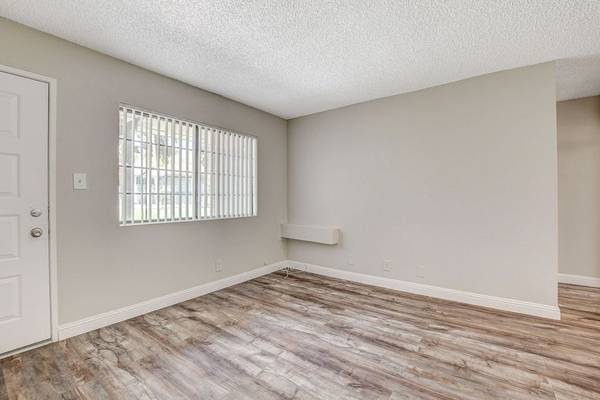 $1,270 / 2br - 648ft2 - -***September Special Offers! - 1 bed at $970 and 2 bed at $1,270* (4600 Sirius Ave, Las Vegas, NV)63859498889729123
