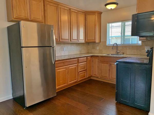$1,700 / 2br - 724ft2 - Modern 2-Bedroom Apartment in the Heart of Hollister (hollister)64045028160259120