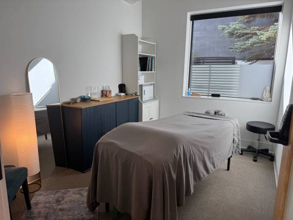 Cozy healing space available 1