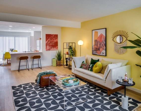 Pool, Air Conditioner, Controlled Access/Gated 1