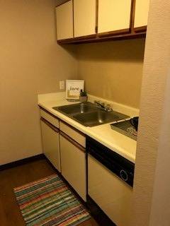 $945 / 2br - 764ft2 - Fall Into Your New Home Today!!63942845949186123
