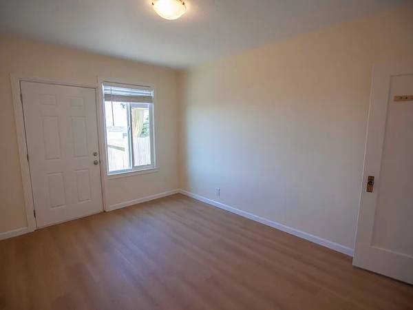 $1,680 / 2br - 1275ft2 - Updated 2BR/1BA Single-Family Home with Ocean Views (San Francisco)63667872633219122