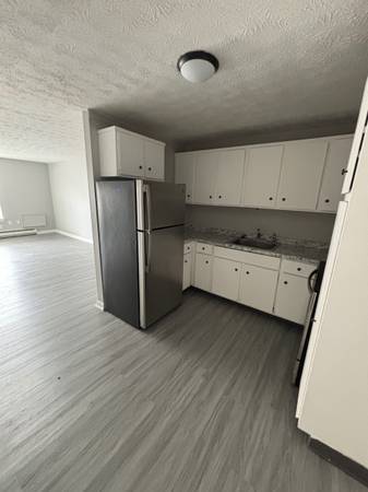 $1,100 / 1br - One bedroom move in ready $999 Move in Special!63989073674115120
