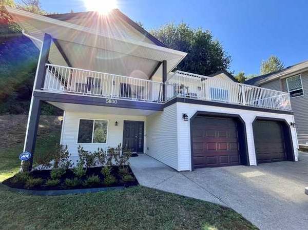 Bright 4 Bdrm Home with Full-Width Deck, Hot Tub & Natural Views 1