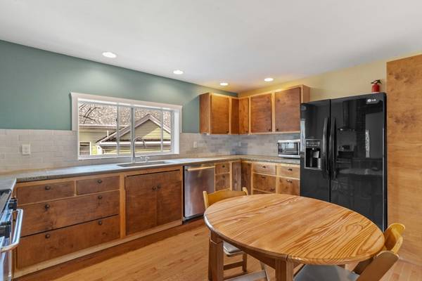 $3,600 / 3br - 1400ft2 - Unique Brookline 3 Bed For $3,600 AVAIL 10/1/25 (Brookline)63828337752451121