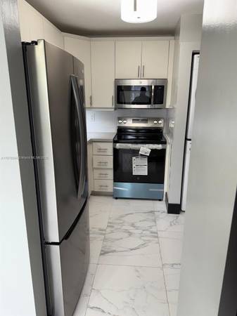 $2,400 / 2br - 812ft2 - Fully Renovated 2-Bed, 2-Bath Condo in Kendall – Modern Finishes63906441968003122