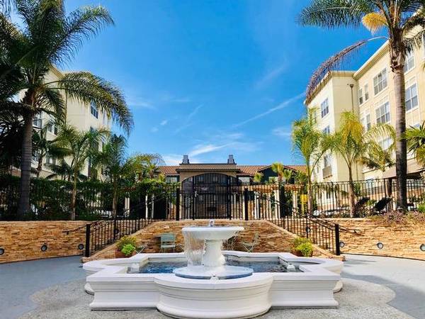 $5,538 / 2br - 1195ft2 - Impresionante departamento de 2 habitaciones en Santana Row: piscina, parrillas, sala de internet (san jose oeste)63695785335425124