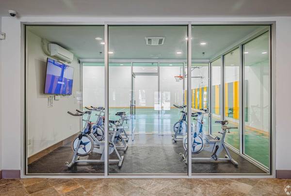 $2,087 / 2br - 960ft2 - Granite-Style Countertops, Indoor & Outdoor Swimming Pools63852578794625121