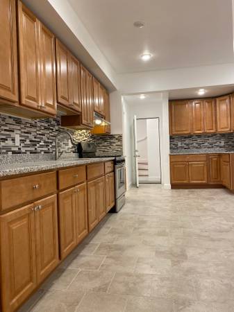 $3,100 / 3br - MALDEN/BOSTON BRILLANTE 3 HABITACIONES - RENOVADO Y DE GRAN TAMAÑO-63620479991043122