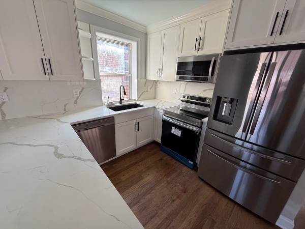$3,200 / 3br - Hermoso apartamento renovado de 3 habitaciones en la zona de Morris Park (Bronx)63689591346177121