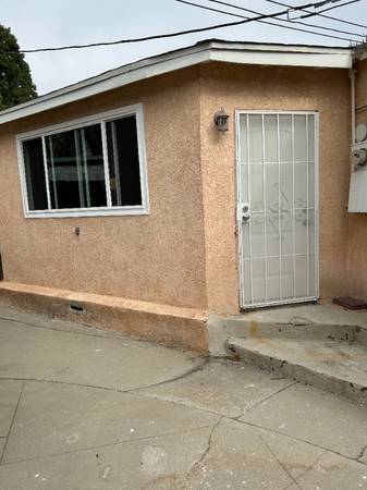$1300.00 / 1br - 500ft2 - HUGE STUDIO+HALF BATH+PAID UTILITIES63998152738947120