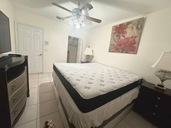 $900 / 1br - 180ft2 - Room with Bathroom (Palm Beach Gardens)64001850003329121