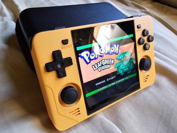 PowKiddy RGB30 retro handheld – 128GB SD w/ 10,000+ Games