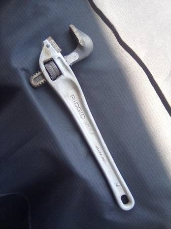 Ridgid 14" offset pipe wrench 1