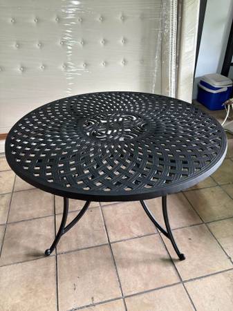 NUEVA Mesa Americana Redonda De Metal Para Exteriores 4 o 6 Sillas. 1