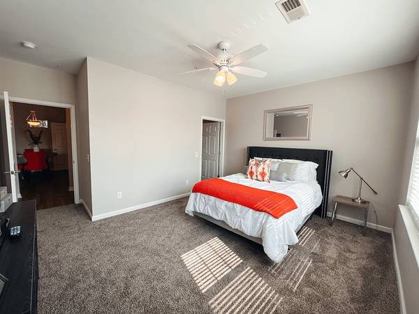 $1,619 / 2br - 1224ft2 - Built-In Microwaves, Resort-Style Swimming Pool, Ample Parking (98 Devonshire Dr, Scott Depot, WV)64010834623874121