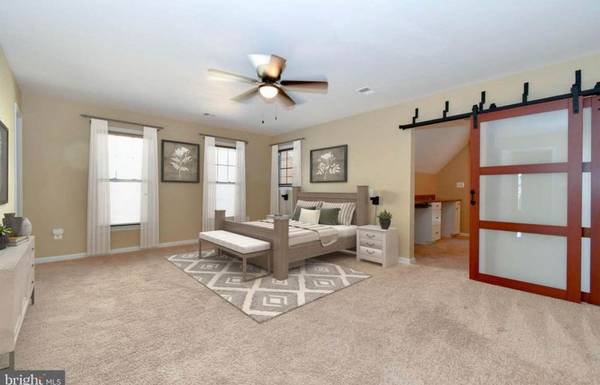 $2,000 / 1br - Master Bedroom with Private Bath and Private Balcony for rent (Aldie)64040024551811120