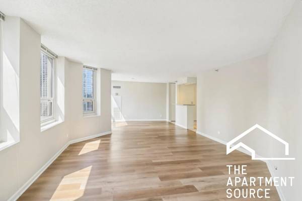 $3,872 / 2br - 1200ft2 - Wow.W/d in Unit-Cats Ok-Priced to rent-Super Bright-Can hold 45 days (Chicago)63781655326723121