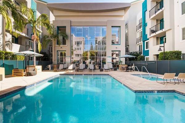$2,389 / 1br - 646ft2 - Brushed nickel hardware, Multi-cycle dishwasher (La Mesa)63701704500481124