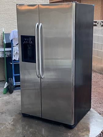 GE STAINLESS STEEL REFRIGERATOR SIDE BY SIDE 1