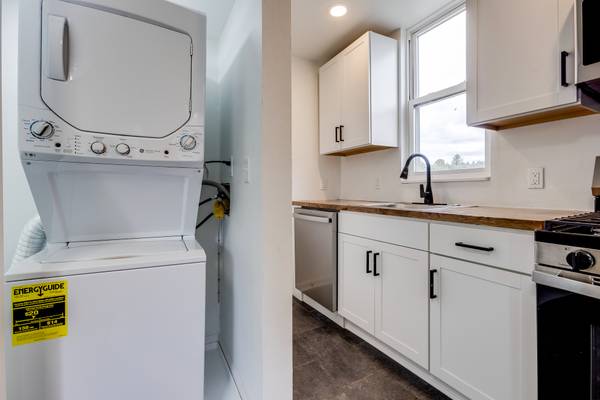 $1,650 / 3br - 925 Manton Way--- 3 Bedroom, 2 Bathroom---- Available Now!!64013206046339124