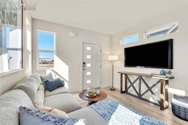 $1,400 / 1br - 456ft2 - #Clásico 1Hab 1Baño Fachada Contemporánea# (Colorado Springs)63687067087105123