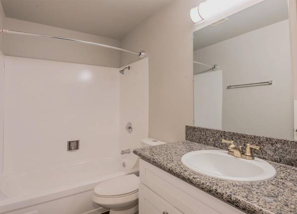 $1,600 / 1br - SPECIAL- $500 OFF - Quiet Neighborhood, Pet-Friendly - Online Portal (Sacramento)63790665316355121