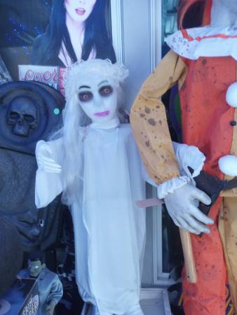 3' Animated Ghost Bride Prop 1