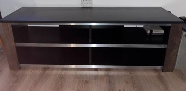 MODERN SMALL TV STAND, PERFECT FOR SMALLER SPACE 1