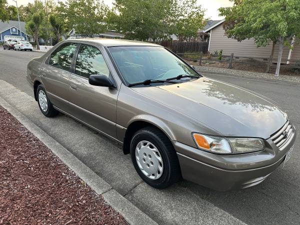 1999 Toyota Camry one owner - $5,900 (santa rosa)63443910672769121