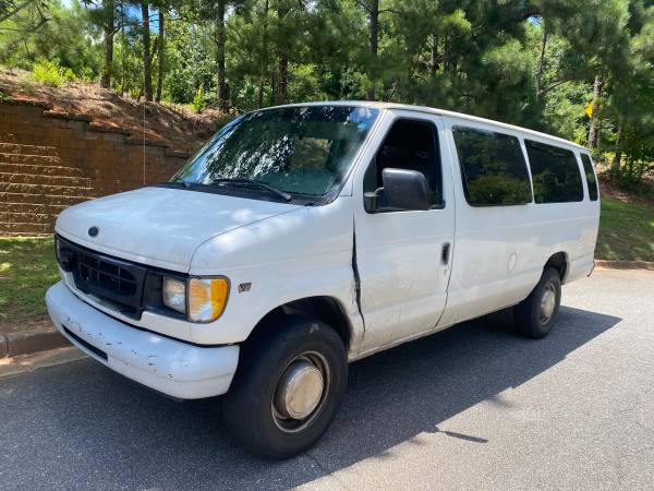 Furgón Ford Econoline 15 pasajeros del año 2000 - $2,200 (Atlanta)63620085168513120