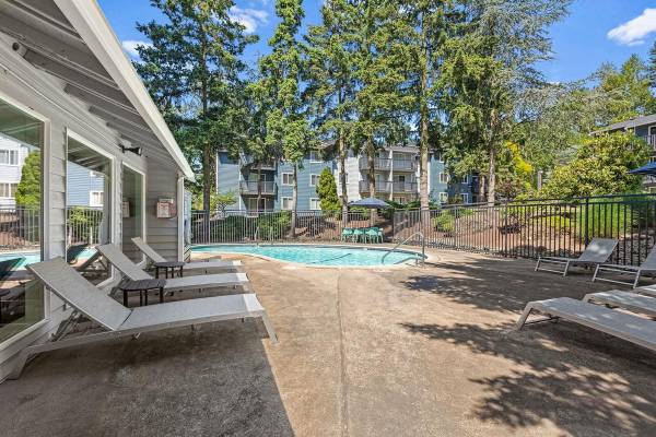 $1,412 / 425ft2 - Pool With Private Sundeck, Private outdoor living spaces (Tukwila)63808131356035122