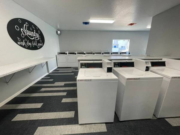 $1,119 / 1hab - 650ft2 - 1/hab 1/ba, Mantenimiento en el lugar, Instalaciones de lavandería (5350 E Tropicana Ave, Las Vegas, NV)63859612706051124
