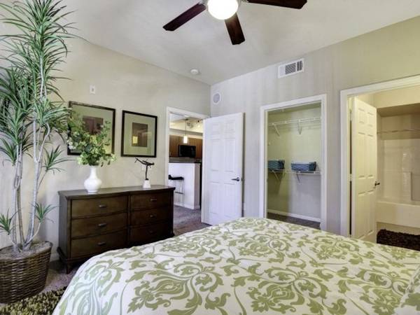 $1,499 / 2br - 1090ft2 - Carpet, Accepts Electronic Payments, Dishwasher (3132 N. Jones, Las Vegas, NV)63859499494787124