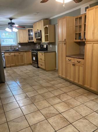 $1,850 / 3br - 1942ft2 - Rent Sherman 3/2/1 brick 1942 ft.² remodel $1850/m or $1950 for six/m (Sherman)64213527654147124