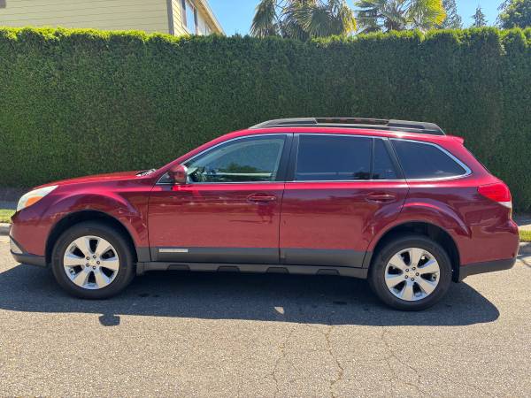 2012 Subaru outback one owner - $4,900 (Lynwood)63654706486659120